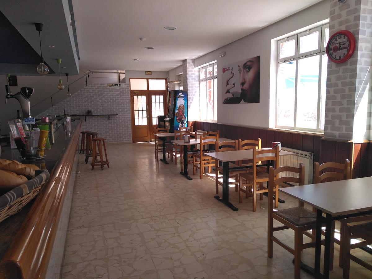 Hostal El Tropezon Matallana de Valmadrigal Exterior foto