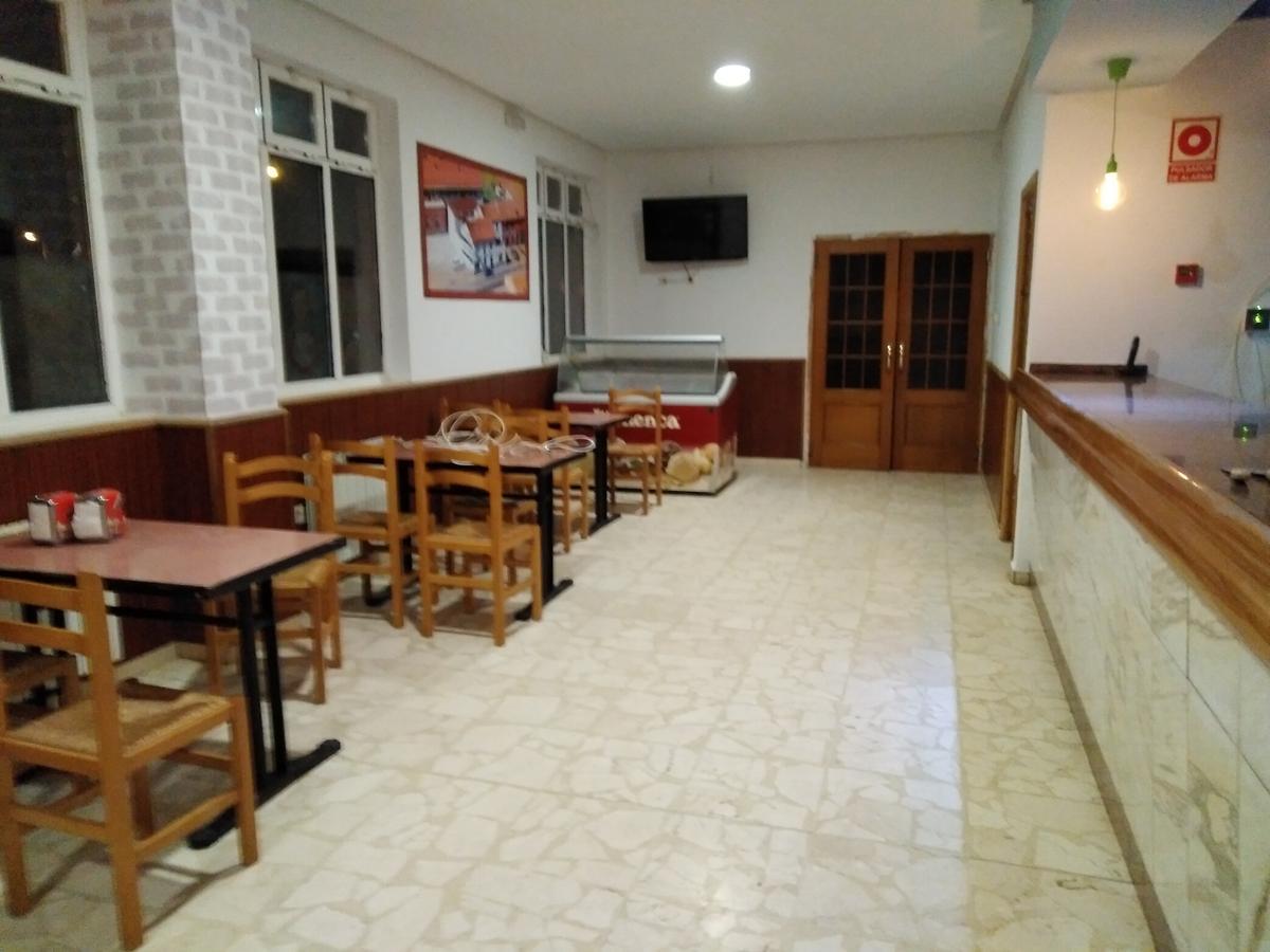Hostal El Tropezon Matallana de Valmadrigal Exterior foto